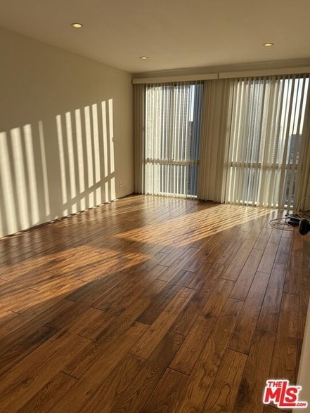 Building Photo - 800 W 1st St