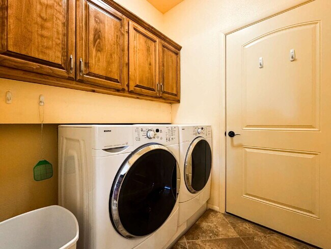 Building Photo - “Well Maintained 2-Bedroom, 2-Bathroom Home in Foothills”