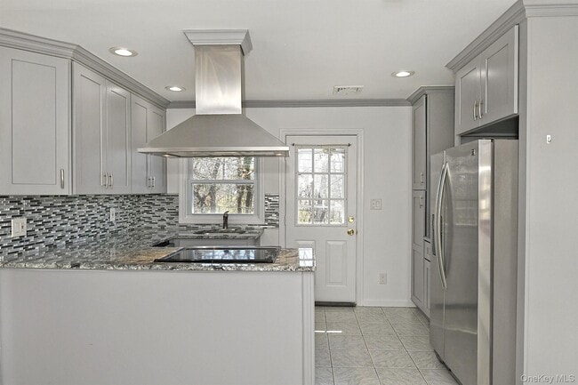 Building Photo - 110 Dix Hills Rd