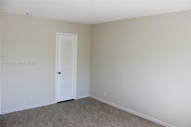 Building Photo - 1958 Monroe St