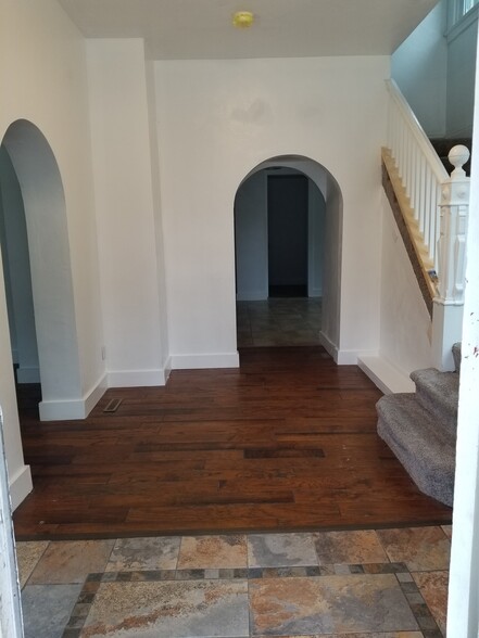 Entryway - 115 N 1st St