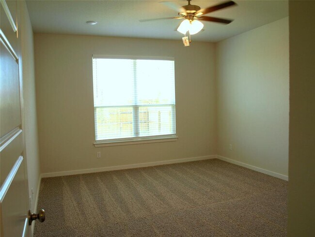 Building Photo - 4078 Estes Ct