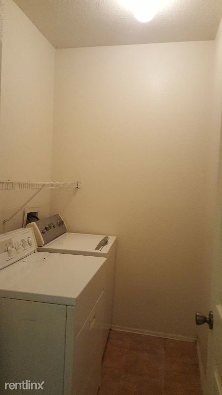 Building Photo - 16253 Enclave Village Dr