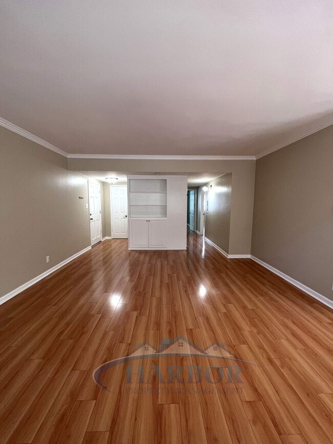 Building Photo - Beachside Charm – 2 Bed, 2 Bath.