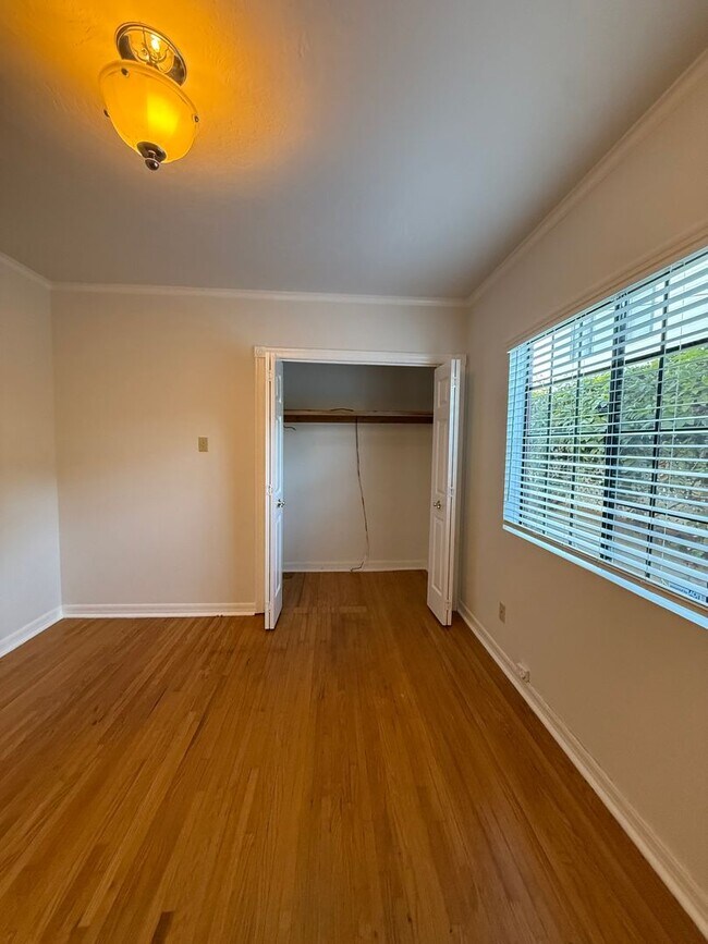 Building Photo - San Pedro 4 bedroom, 3 Bath Home with yard and Deck! Available NOW!