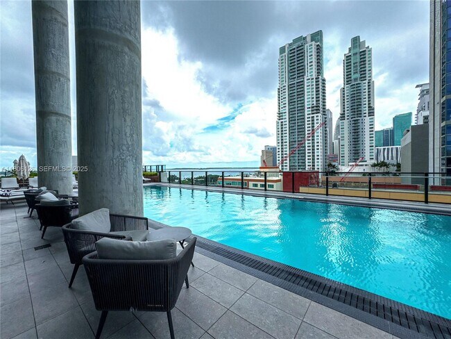 Building Photo - 398 NE 5th St