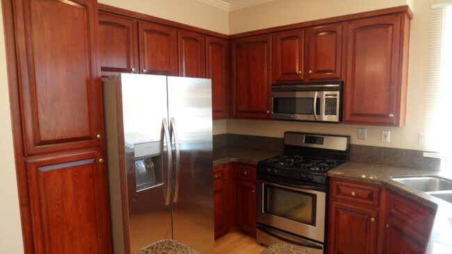 Building Photo - 8215 E White Oak Ridge