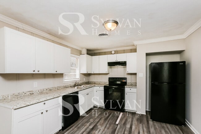 Building Photo - The living is easy in this 3 bedroom, 2 ba...