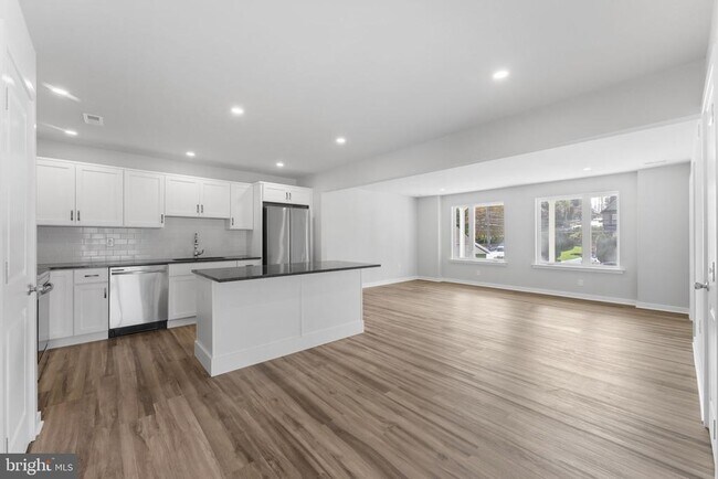 Building Photo - 151 Old Lincoln Hwy