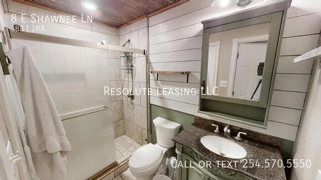 Building Photo - 8 E Shawnee Ln