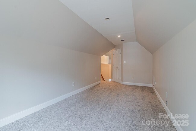 Building Photo - 850 Athenian Dr
