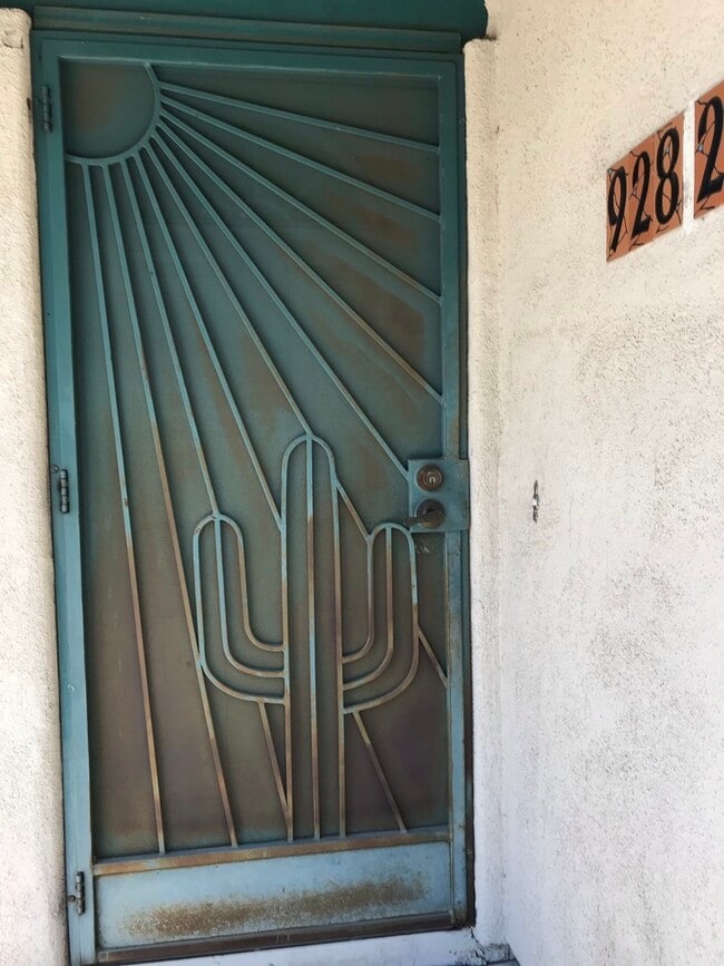 Building Photo - 928 N Campbell Ave