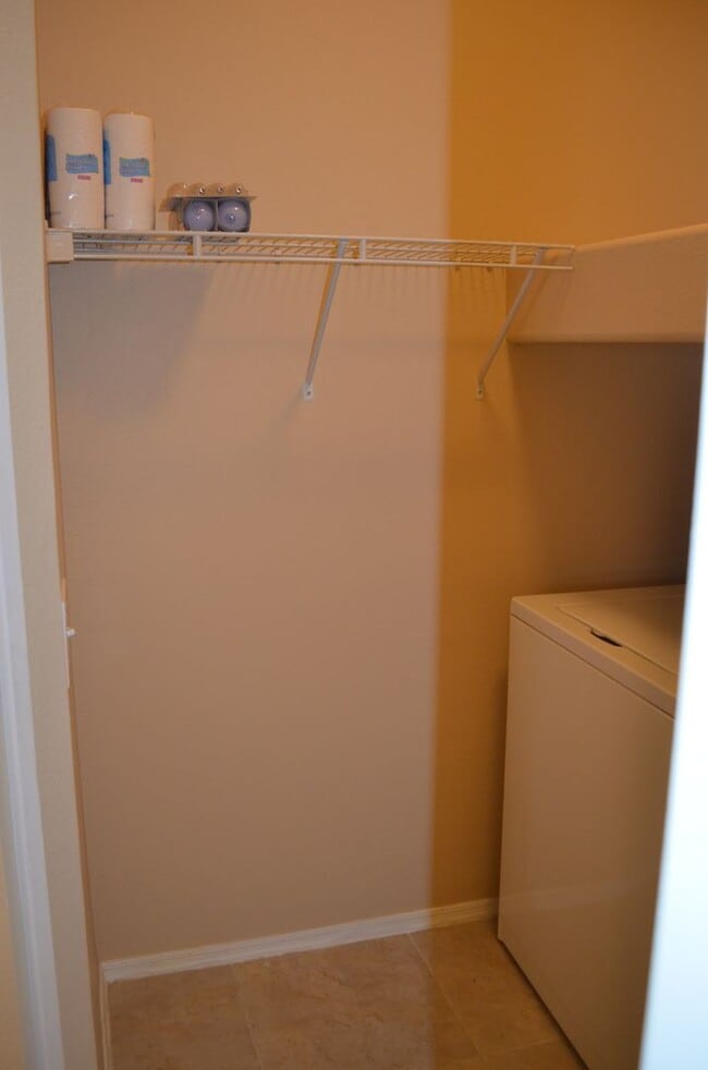 Building Photo - MOVE IN Special!!  Biltmore 2 bedroom!