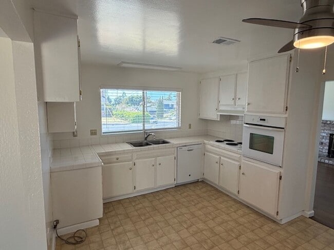 Building Photo - 3-Bedroom Single Family Home in PInole