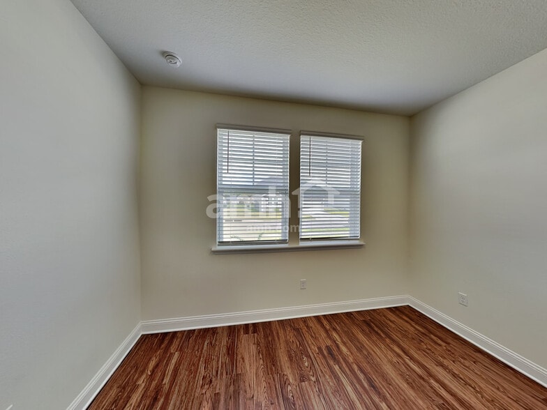 Building Photo - 151 Banyan Frst Dr