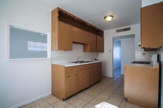 Building Photo - 209 San Saba Rd