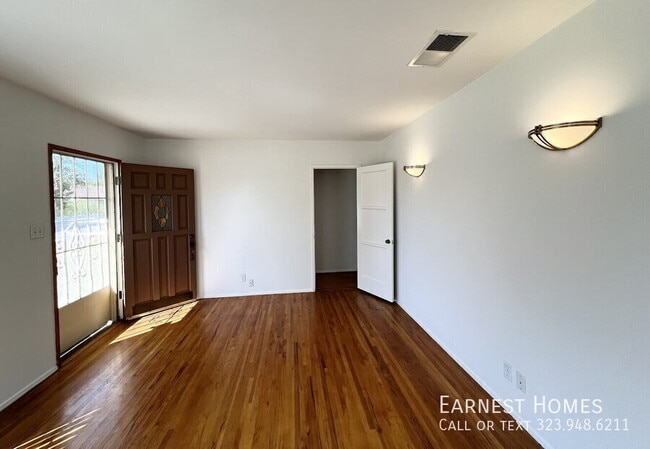 Building Photo - 14013 Addison St