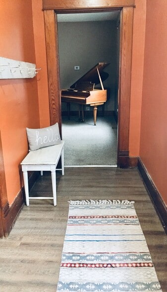 Building Photo - 328 E Walnut Street