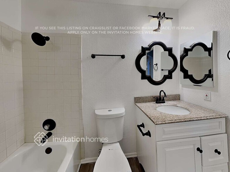 Building Photo - 2106 W Monona Dr