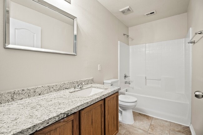 Building Photo - 23 N Golden Oak Dr