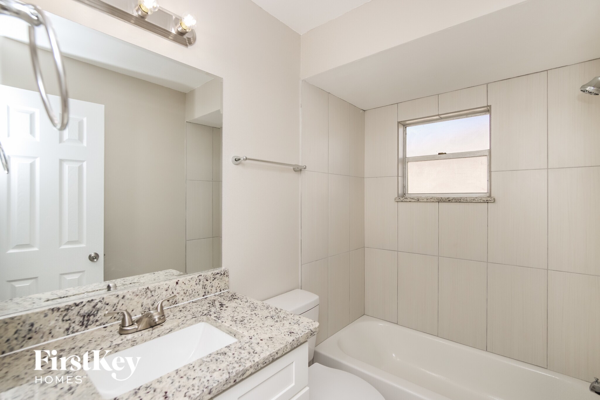 Building Photo - 2027 Beekman St NE