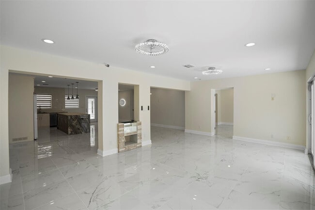 Building Photo - 2116 SE 18th St