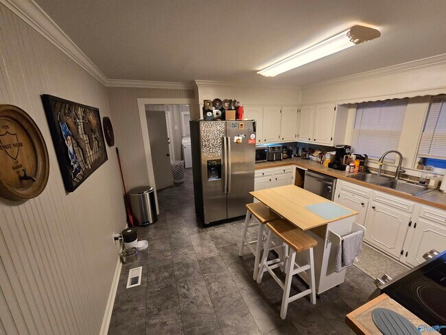 Building Photo - 410 McCullough Ave NE