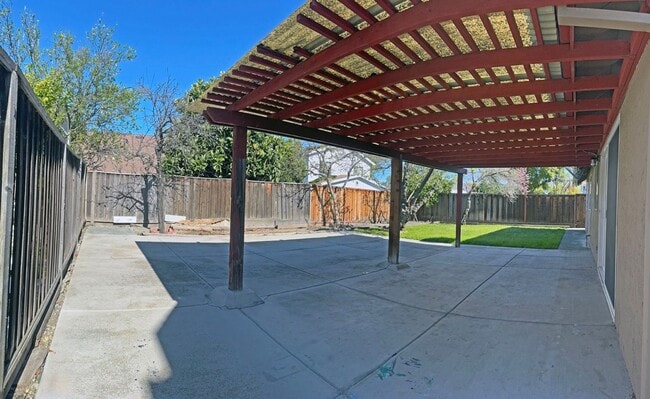 Building Photo - Beautiful Updated Home!