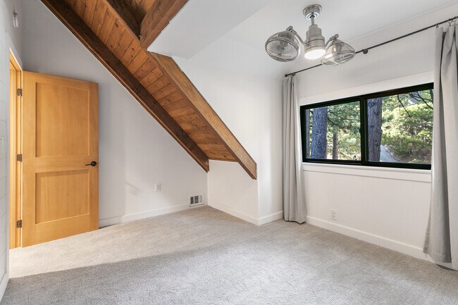 Building Photo - 644 N Grass Valley Rd