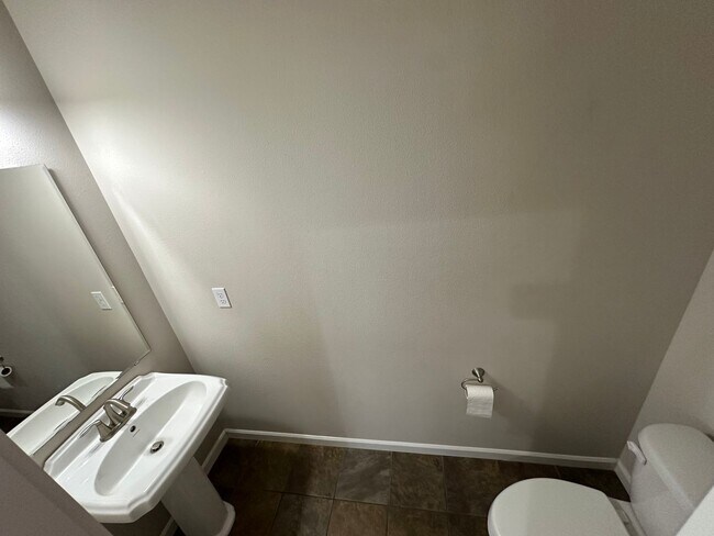 Building Photo - Cda Place Home
