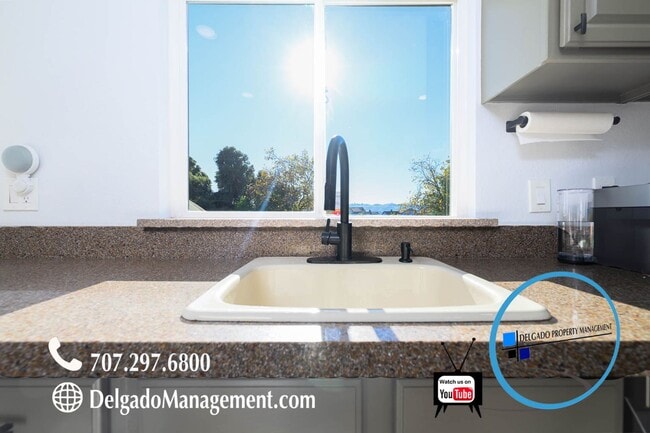 Building Photo - Benicia 2 bedroom condo