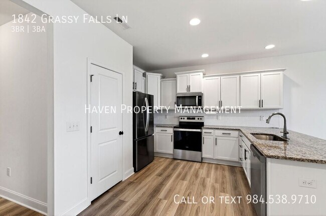 Building Photo - 1842 Grassy Falls Ln