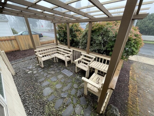 Building Photo - 1651 NW Taylor Ave