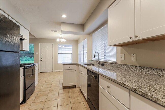 Building Photo - 3810 Birch Villa Dr
