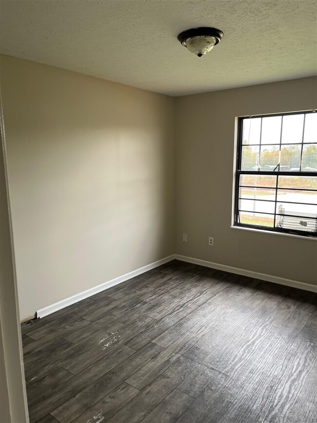 Building Photo - 1705 Cliff Ridge Ct