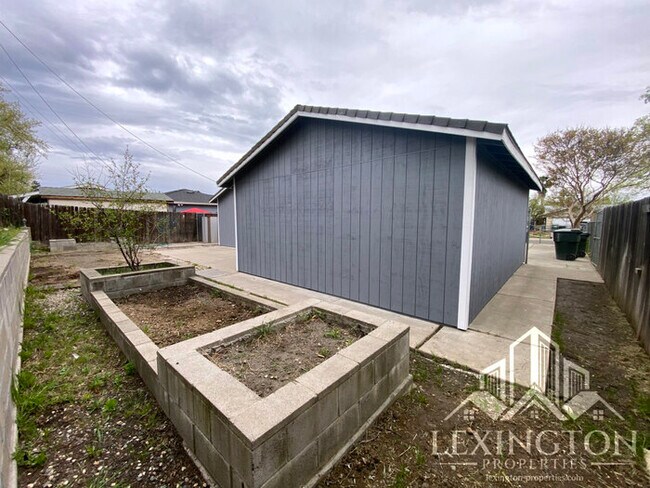Building Photo - Beautifully Remodeled, Single-story, 3BD/2BA Home in Rio Linda near Babe Best Park!