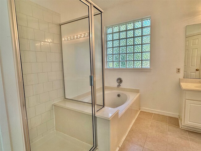 Building Photo - 18 S Willow Point Cir