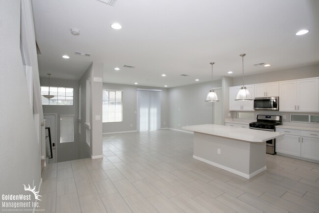 Building Photo - Beautifully Updated 4Bdm 3Ba Two-Story Home Located in the Heart of Southern Highlands!