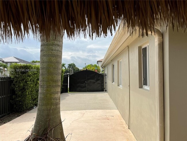 Building Photo - 15205 SW 13th Terrace