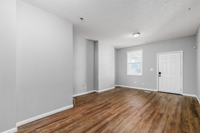 Building Photo - 78/80 Meek