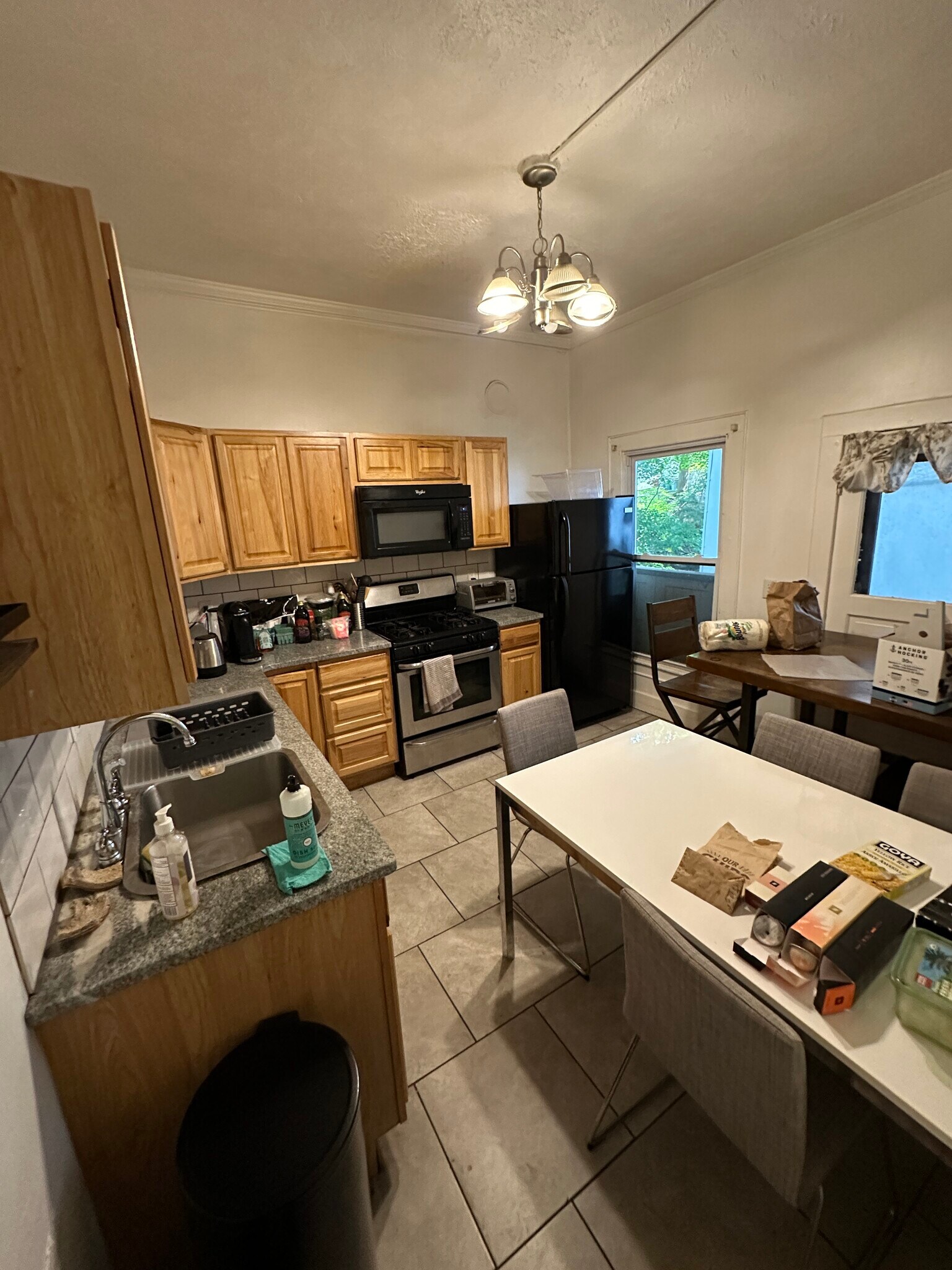 Building Photo - 130 University Ave