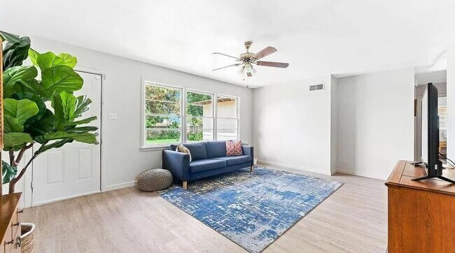 Building Photo - PRE-LEASING for JULY - Modern Chic 3 Bedroom Home