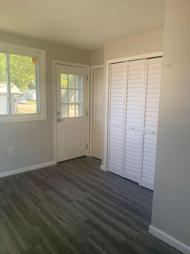 Building Photo - Newly renovated 2 bedroom home just for you