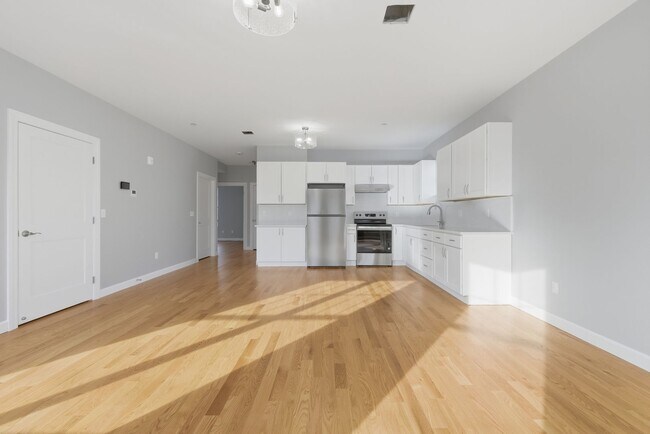 Building Photo - 19 Simon St