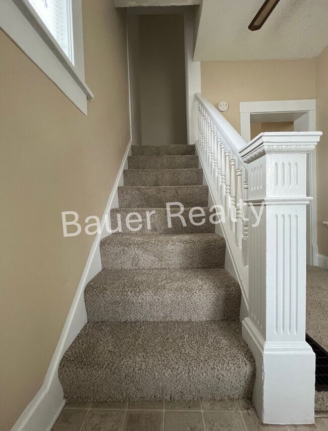 Building Photo - 629 Cottage St