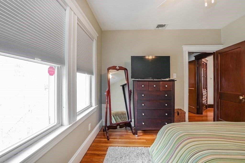 Building Photo - 158 Durnell Ave