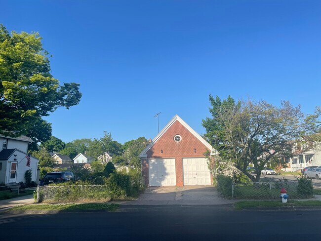 Building Photo - 95 Noble St