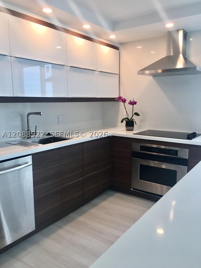 Building Photo - 881 Ocean Dr