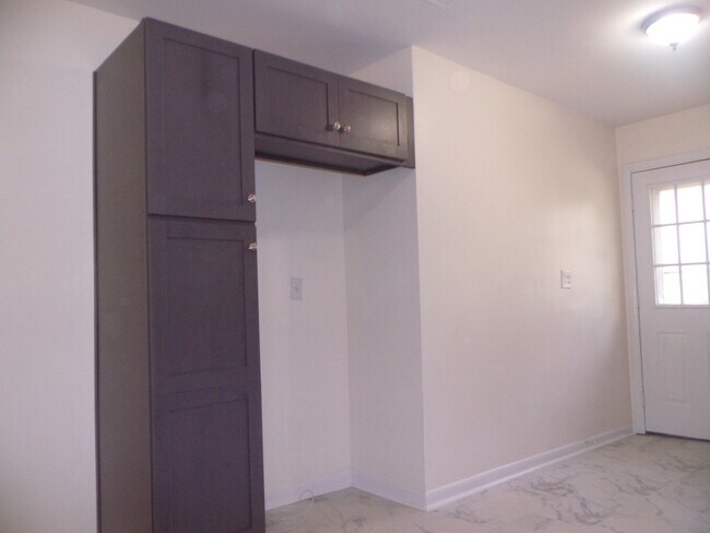 Building Photo - 2518 Etiwan Ave