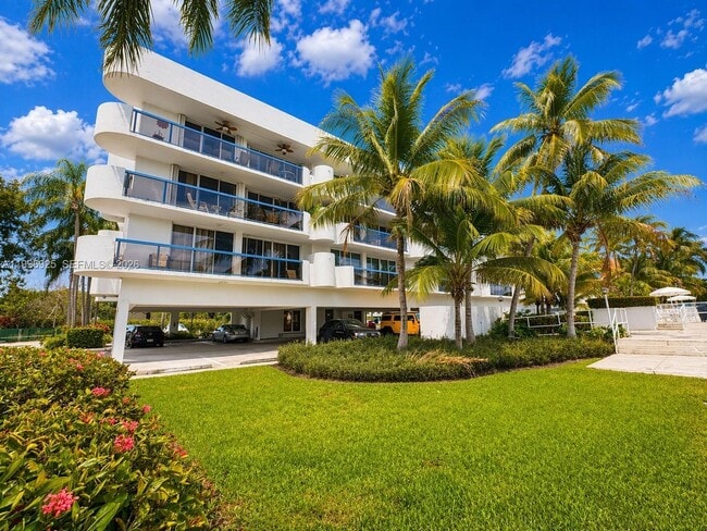 Building Photo - 2370 NE 135th St